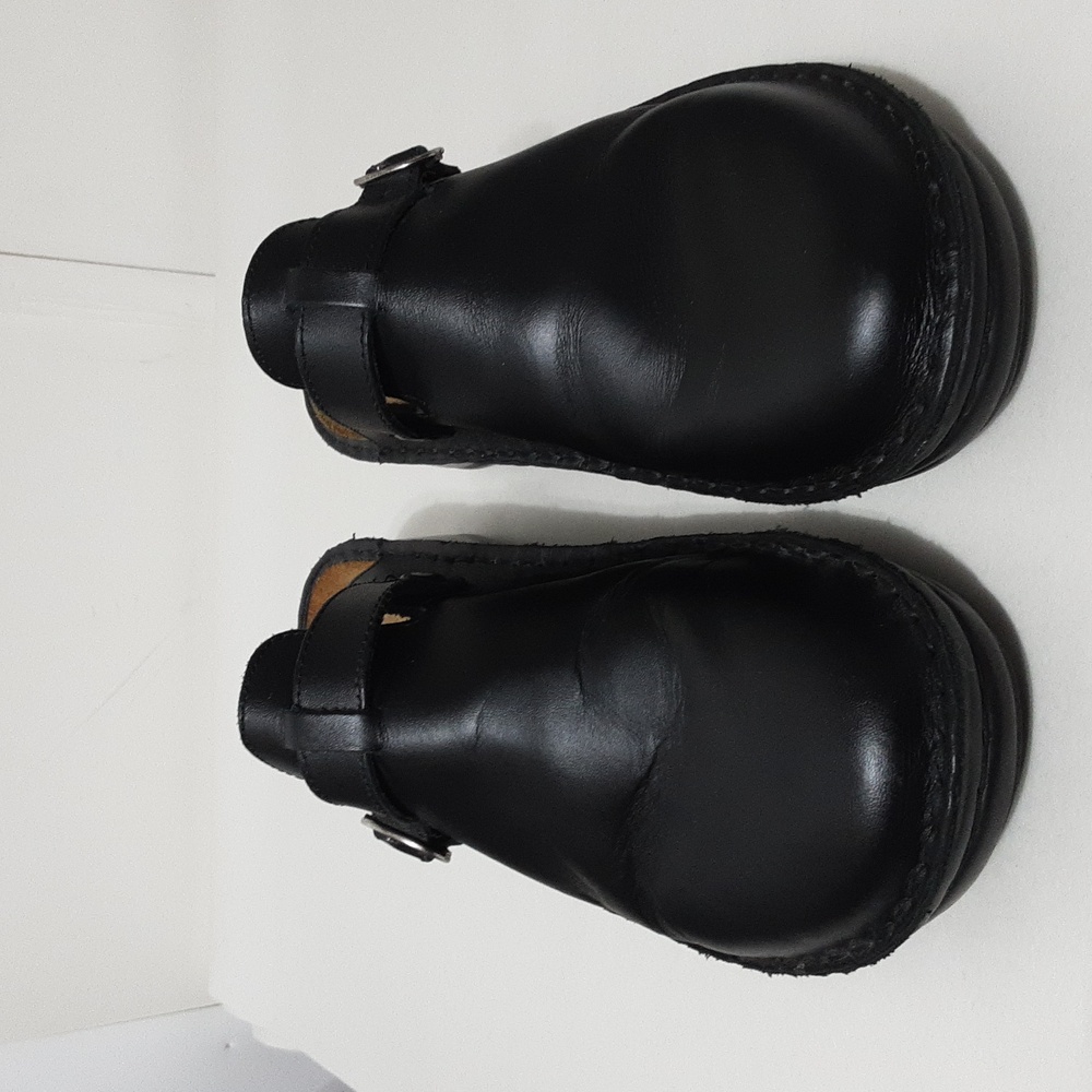 Naot Women's 40 Black Leather Clog/ Mule Shoes